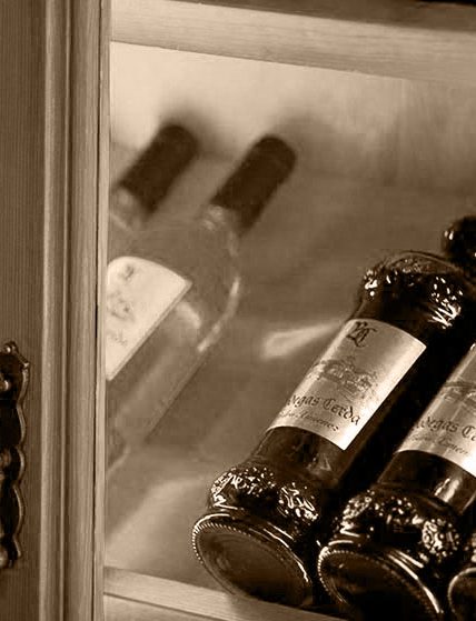 consolidación-bodega Bodegas Cerdá, negocio familiar situado en la localidad de Hondón de las Nieves, fundada en 1885 por la 1 generación José Cerdá Pérez.
Los orígenes fueron difíciles y duros, pero gracias a su esfuerzo, sacrificio, orgullo y entrega por el vino, se forjó lo que es a día de hoy una de las bodegas más reconocidas en la Comunidad Valenciana.